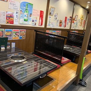 焼肉一盛の掘りごたつのテーブル